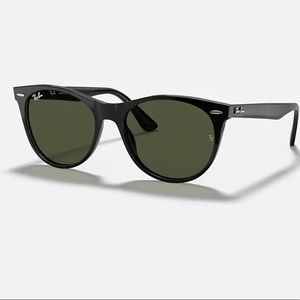 Black Ray-Ban Sunglasses - Model RB2185